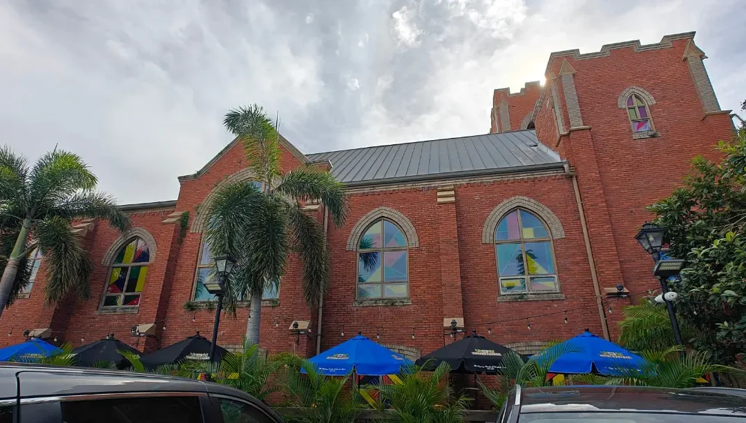 Grand Cathedral Cigars: Von der historischen Kirche zum Zigarrenparadies – Eine Institution in Tampa